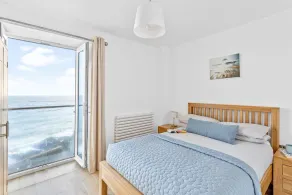 14 At The Beach, Torcross -  an apartment that sleeps 4 guests  in 2 bedrooms - Image 5