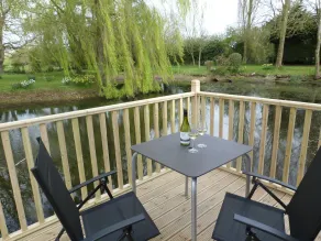 Fabulous boutique cottage for 2 people overlooking a large pond and gardens - Image 5