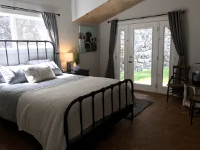 Vintage Adelaida Home on 16 acres - Image 3