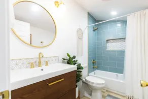 Sparkling Clean, Stylish 1-bdrm w/parking - 5 min to hiking & beach! - Image 2