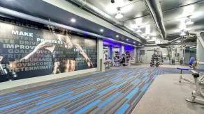 Modern Apt W Business Space & Gym - Image 2
