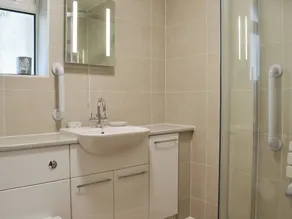 3 bedroom accommodation in Topsham - Image 2