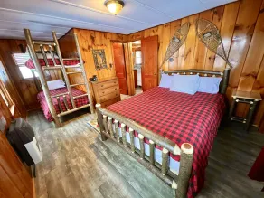 Cozy Cabin with Lake Views - Rustic Getaway - Image 4