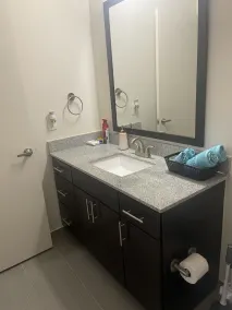Cozy, luxury 2bd 2bth midtown rental with pool - Image 3