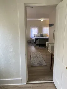 🔥Warm, Spacious, Free Wine🍷Entire Apt, Self CheckIn! - Image 4