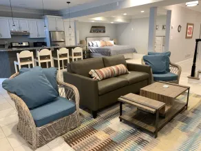 Bay View Studio Apartment - Image 4