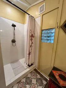 GETAWAY FOR COUPLES WITH HOT TUB IN SMALL TOWN EAST TEXAS - Image 4