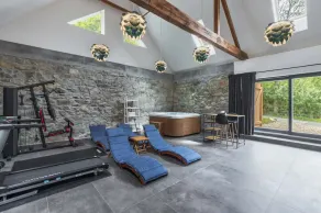 Luxuriös renovierte Scheunen mit privatem Wellnessbereich - Image 4