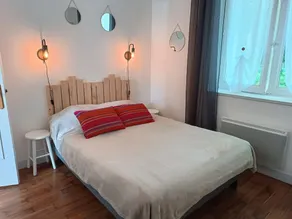 Cozy Renovated Cottage Near Nantes Canal with Private Garden and Bikes - Image 5
