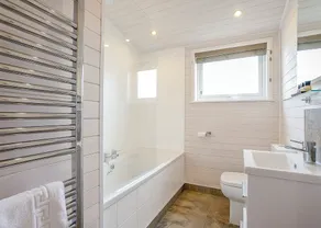 Contemporary lodge with stunning countryside views. - Image 3