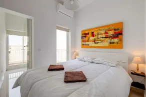 Prime Location Apartment with Side Seaviews - Image 4