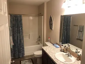 Beautiful 3 bed 2 bath house 2mi from ferry to downtown Seattle - Image 3