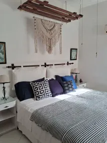 Comfortable & spacious one bed westcoast apartment, near shops, beach and pool.  - Image 3