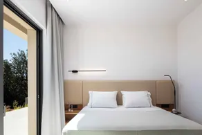 Appartement avec terrasse, piscine privée et jardin | Vue jardin - Image 5
