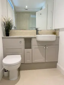 Spacious Townhouse. Parking. Minutes to beach. - Image 4
