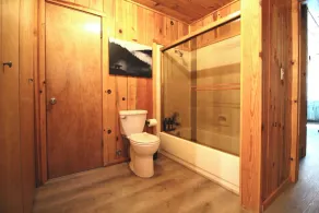 Secluded Cabin with Hot tub on spacious private lot - Image 2