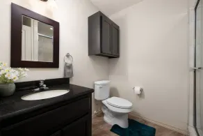 Nest at Hummingbird 3 w King bed free parking  Patio - Image 3