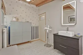 Idyllically situated bungalow in a quiet green park with lots of privacy. - Image 2