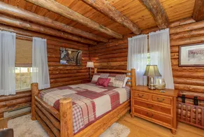 Luxury Lakeside Cabin - A Stone's Throw - Image 4
