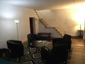 Large,Cozy,Bright Apartment, Business Themed. - Image 2