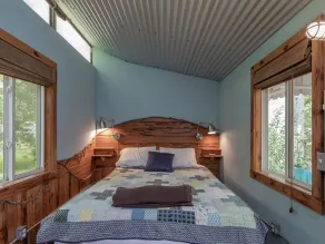 Curiously Cute B&B Private Woodshed- Pet friendly - Image 5
