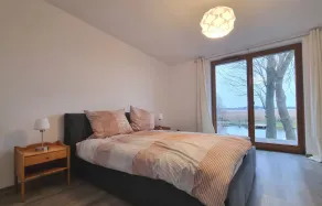 Apartment with lake view - Image 5