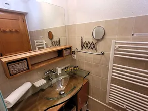 Charming bright 3-room apartment, near center, parking, quiet - Image 3