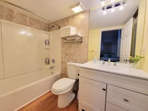 23rd St - Modern 2 Bedroom with Parking - near McCormick Place, Chinatown - Image 3