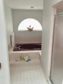 Vackert hem med uppvärmd pool i ett trevligt grannskap - Image 3