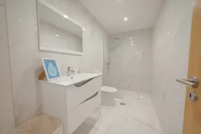 Villa avec piscine privée, barbecue et terrasse | Vue sur l'eau - Image 3