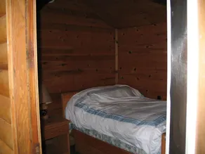 Lakefront Family Cottage with Tennis Court! - Image 4