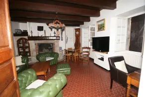 Large 3-star building with swimming pool sleeps 11 - Image 4