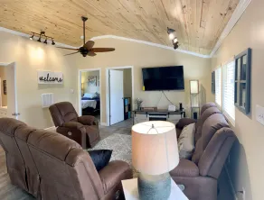 Freshly remodeled Retreat close to hiking, boating, and shopping - Image 3