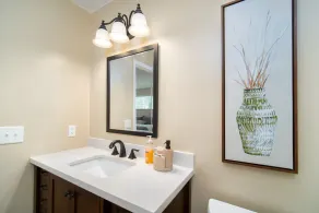 Quiet Convenient pool home, centrally located - Image 3