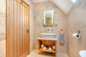 Luxuriously presented holiday cottage in the Cotswolds - Yew Barn & The Cottage - Image 3