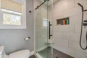 Remodeled cozy farmhouse on a 100 acre hazelnut orchard! - Image 3
