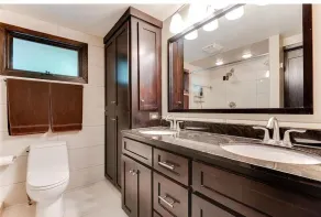 Luxury family escape- expansive beach, hot tub, and more - Image 5