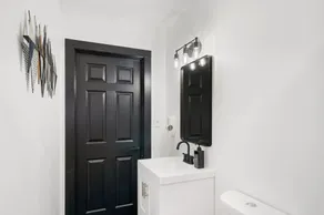 Modern 3BR Philadelphia Stay, Central Location & Free Parking - Image 3