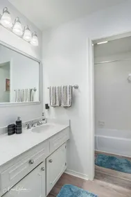 Southern Comfort Retreat: King Bed, Near LSUS & Barksdale AFB, Fast wifi.  - Image 4