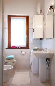 Panorama-Wohnung in Villa mit Garten - Image 3