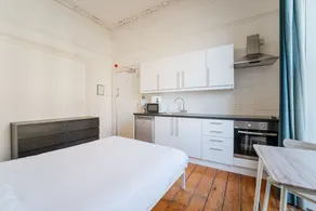 Kitchenette Double Room with Shared Bathroom - Image 3