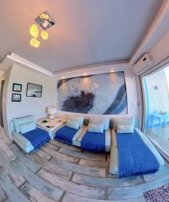 Deluxe Beach Apartment- Sleeps 2 & Private Terrace - Image 2