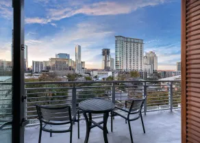 DOWNTOWN Austin with ROOFTOP Pool and BBQ Area, Fire Pit & a Fitness Center - Image 5
