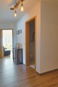 Modern, cozy & central - kitchen, parking space, Netflix & more - Image 2