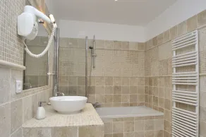 3 ***** Häuser mit 10 Schlafzimmern und angrenzendem Badezimmer - Image 3
