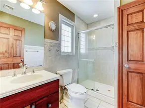 4 bedroom accommodation in Spray Beach - Image 2