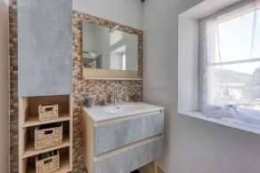 La Verdette, house sleeps 7, private pool, garden with trees - Image 3