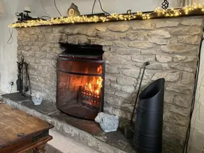 Lakeside Cottage - Sleeps 8 - Garden - Image 2