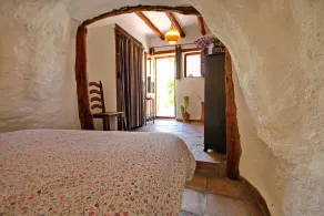Sustainable High Level Cave House, Private huge Garden Calm View Child safe Pool - Image 5