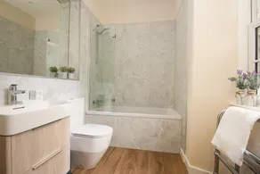 The Coach House sleeps six in three bedrooms - Image 4